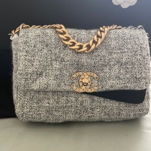 Chanel 19 tweed bag